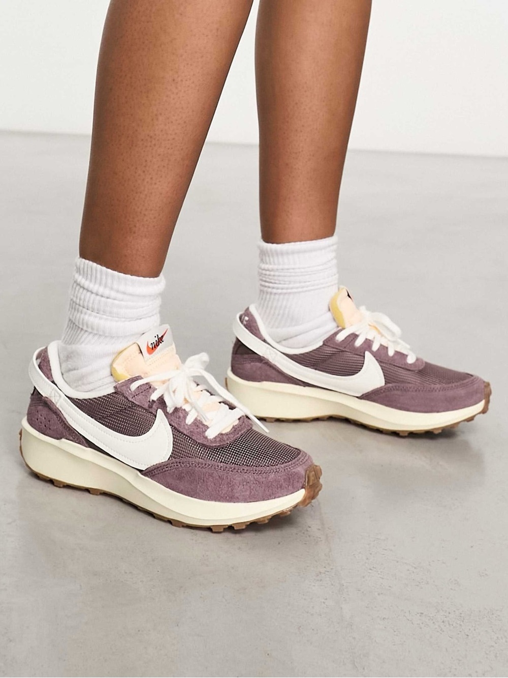 NWOB Nike Waffle Debut Vintage Retro Sneakers Plum Eclipse Coconut Milk